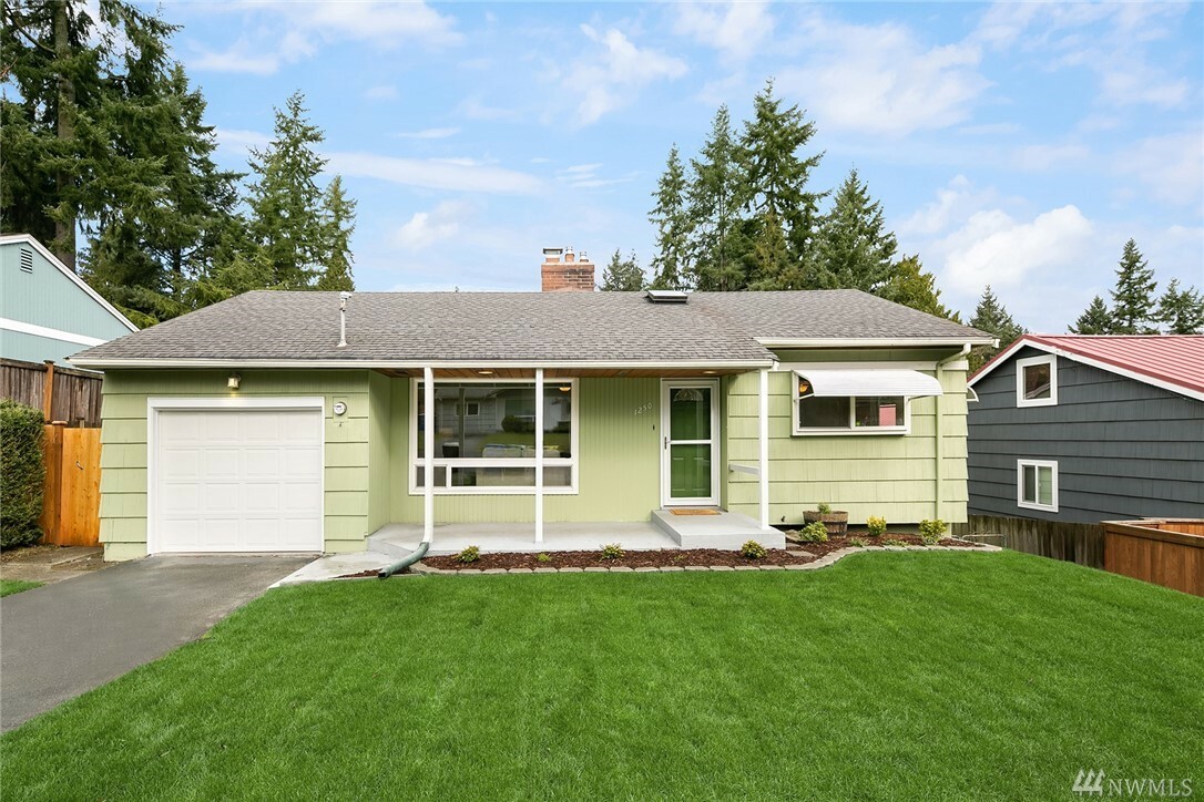 Property Photo:  1250 NE 184th Place  WA 98155 