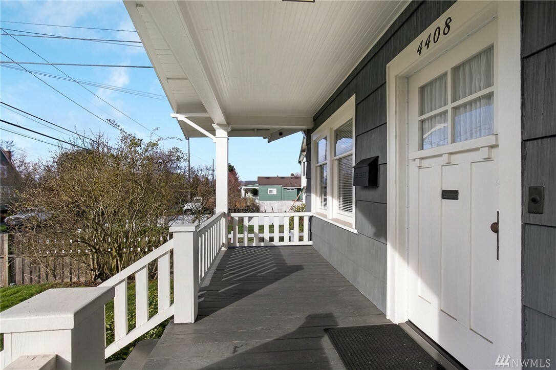 Property Photo:  4408 SW Graham St  WA 98136 