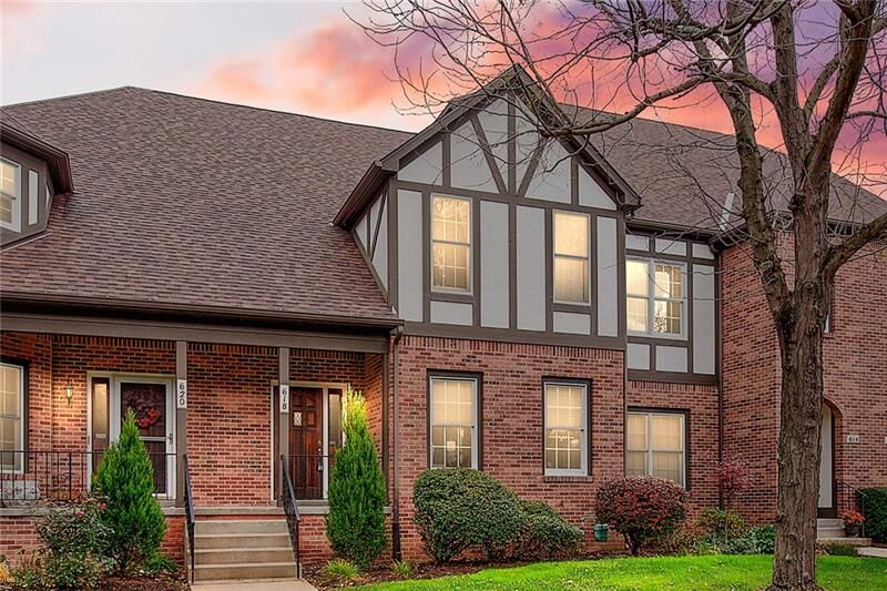 Property Photo:  618 Kingsberry Cir  PA 15234 