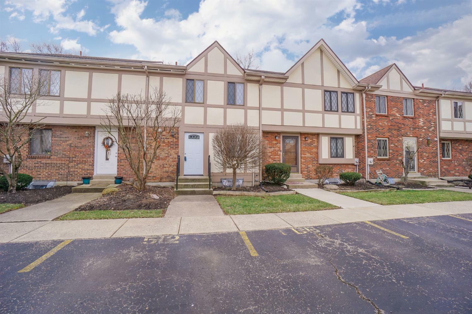 Property Photo: 512 Glencoe Ct OH 45040