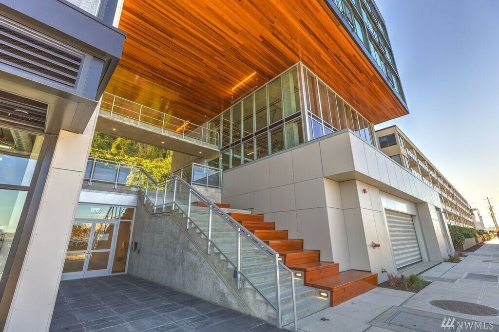 Property Photo: 1307 Harbor Ave SW 505 WA 98116