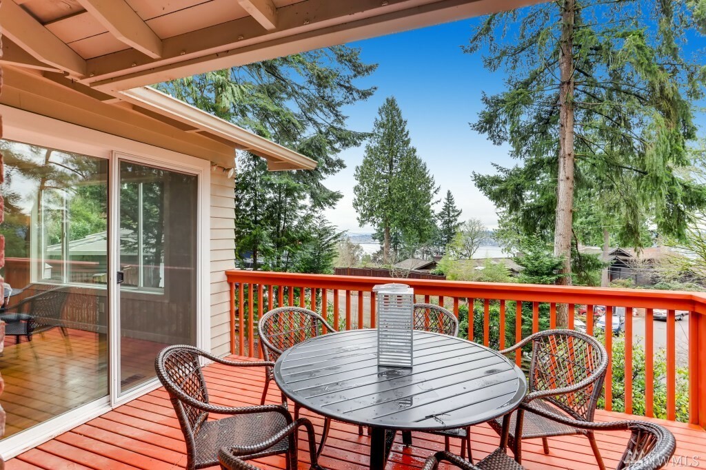 Property Photo:  13226 67th Ave NE  WA 98034 