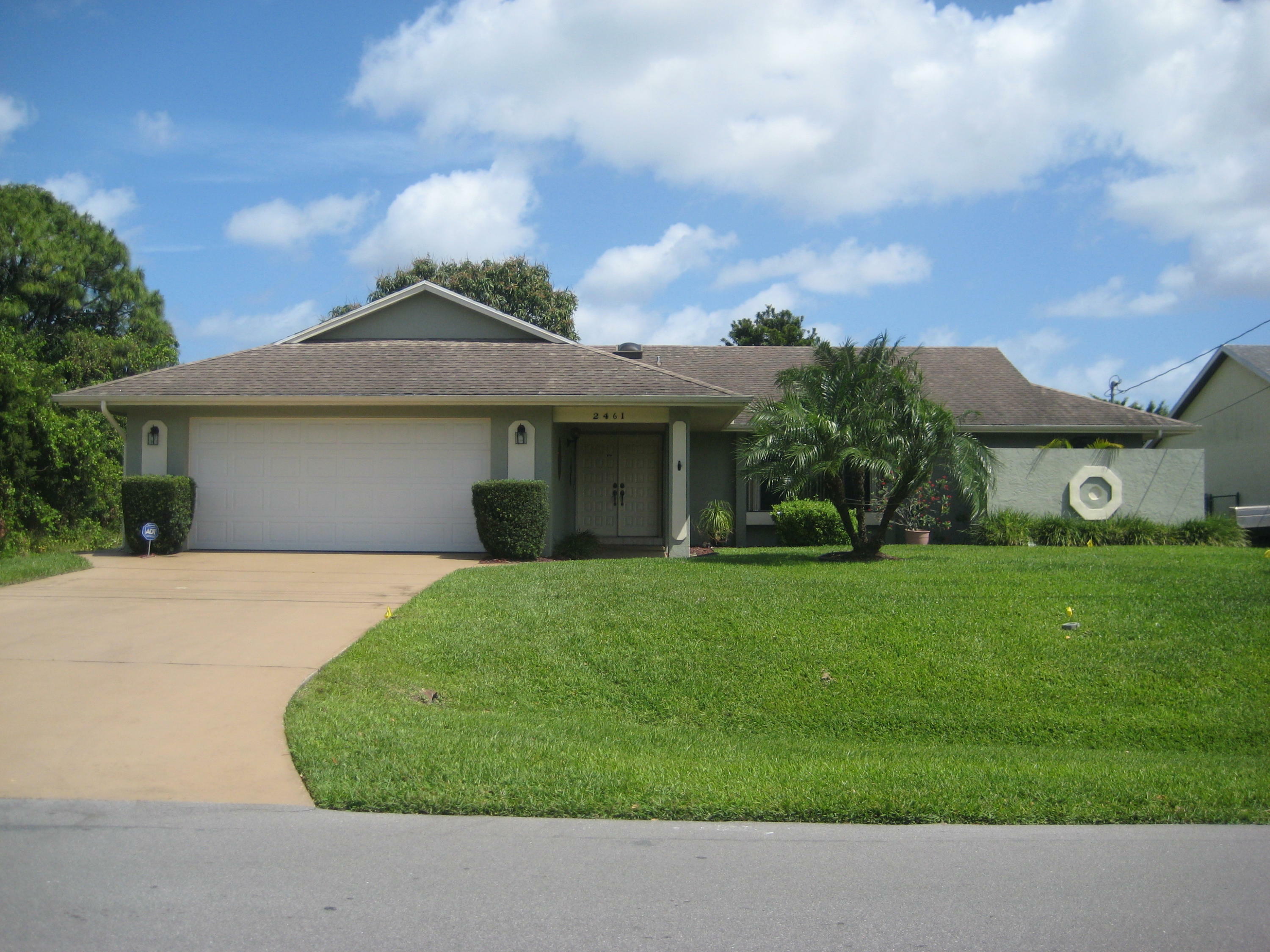 Property Photo:  2461 SW Chestnut Lane  FL 34953 