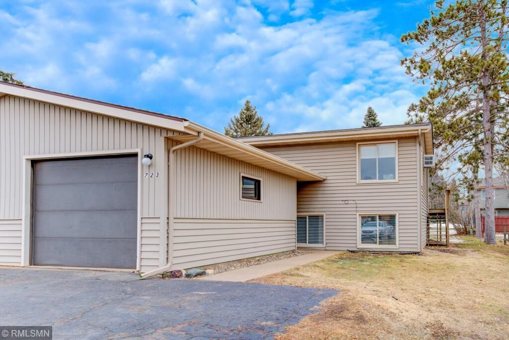 Property Photo: 723 W 4th Street 5D WI 54017