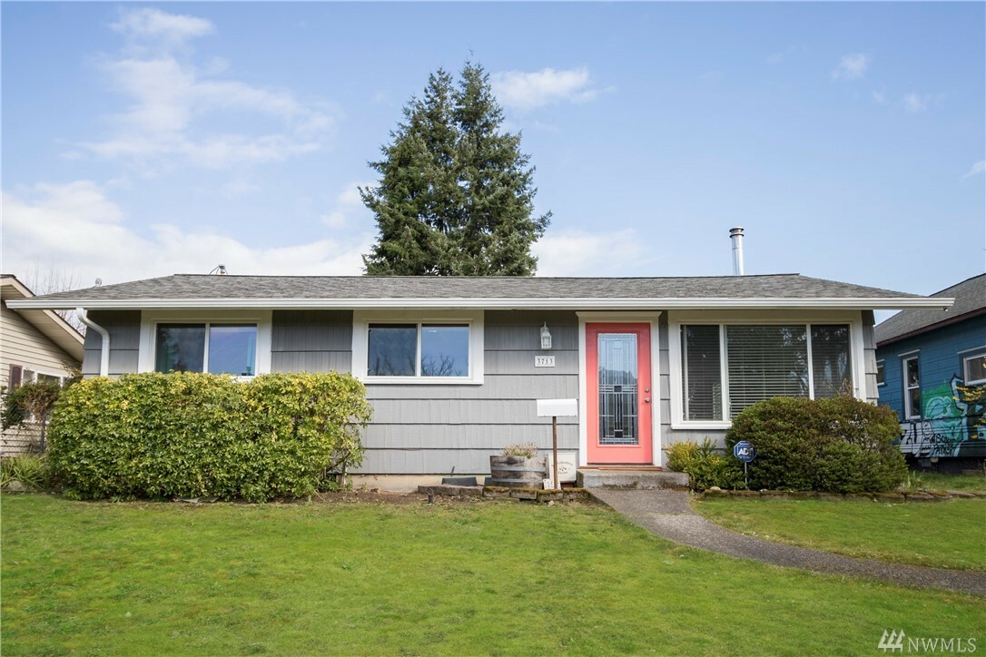 Property Photo:  3713 N Mullen St  WA 98047 