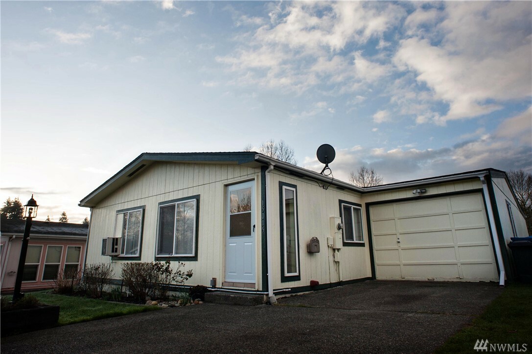 Property Photo:  15015 SE 274th Pl 113  WA 98042 