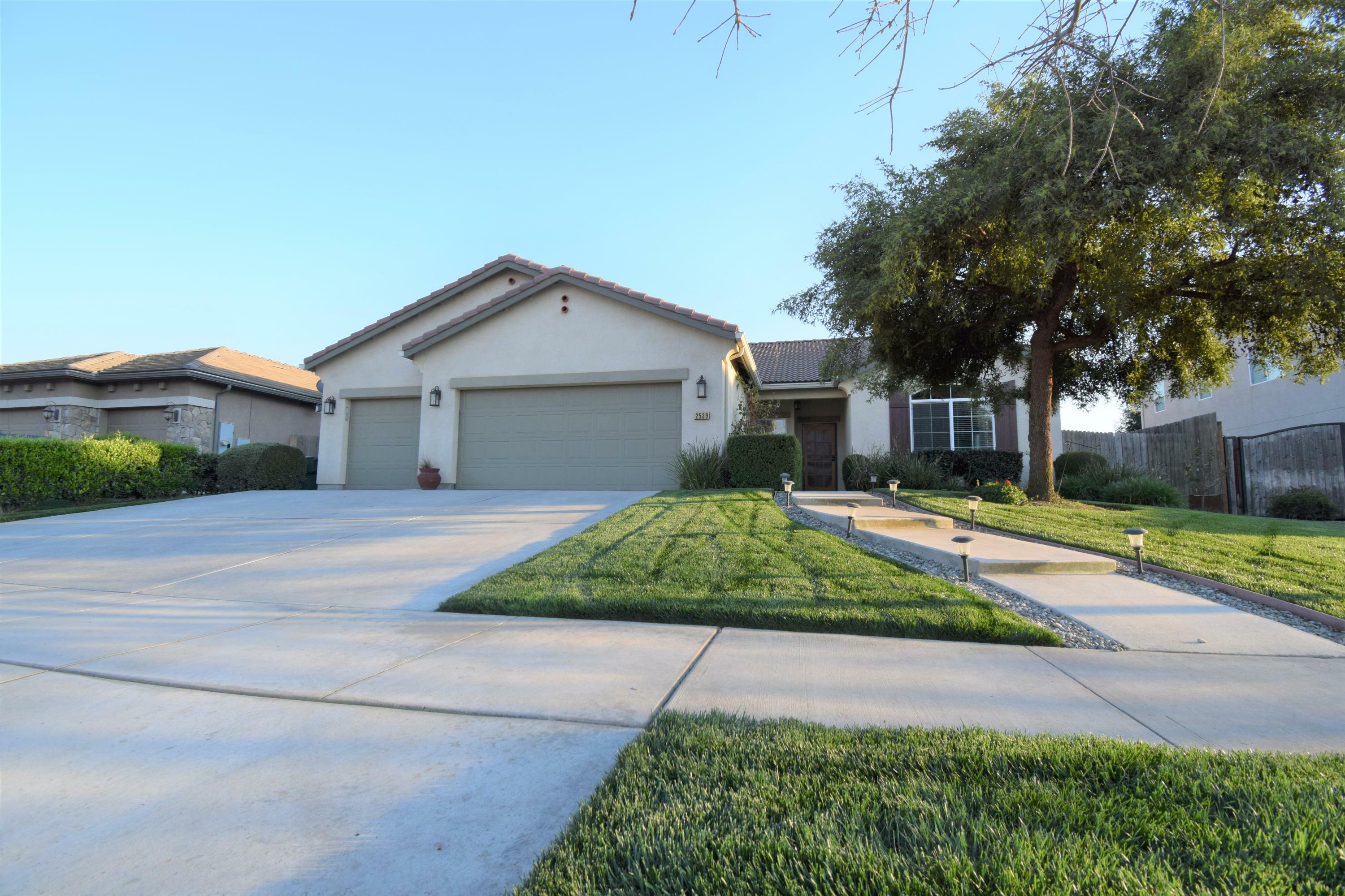 2539 W Tyler Avenue  Visalia CA 93291 photo