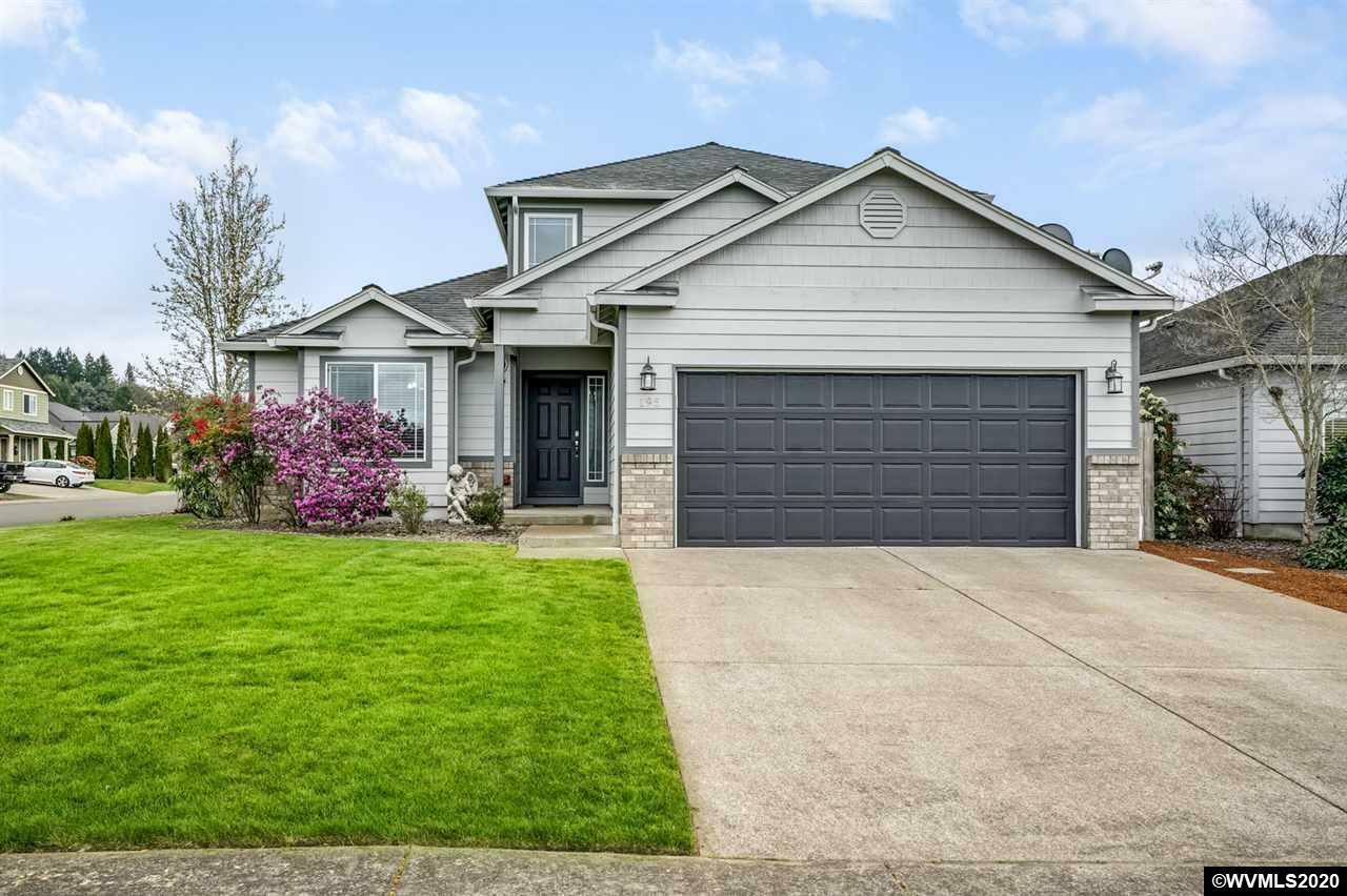 Property Photo: 195 N 10th St OR 97352