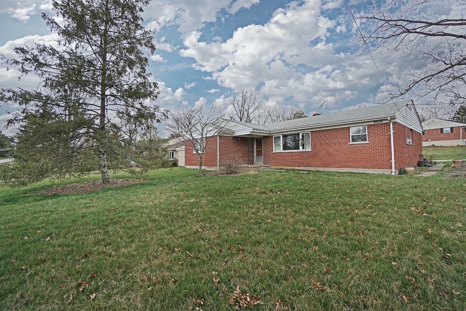 Property Photo:  9910 McCauly Rd  OH 45241 