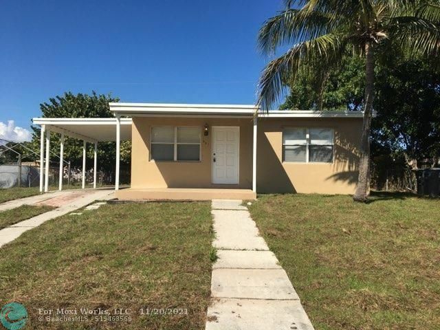 Property Photo: 521 Oleander Rd FL 33462