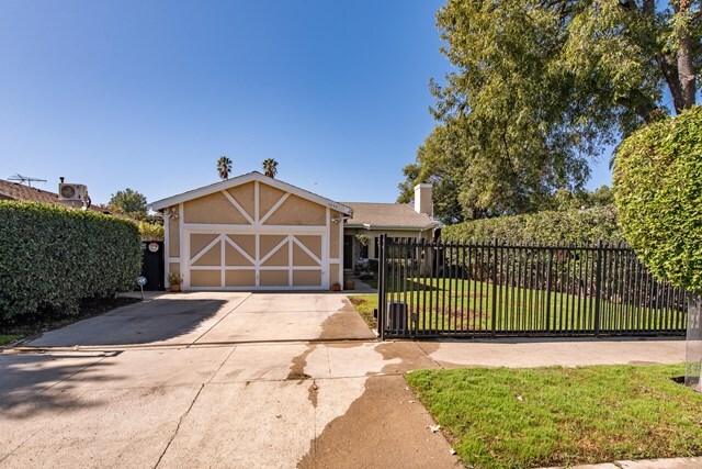 Property Photo:  7055 Tyrone Avenue  CA 91405 