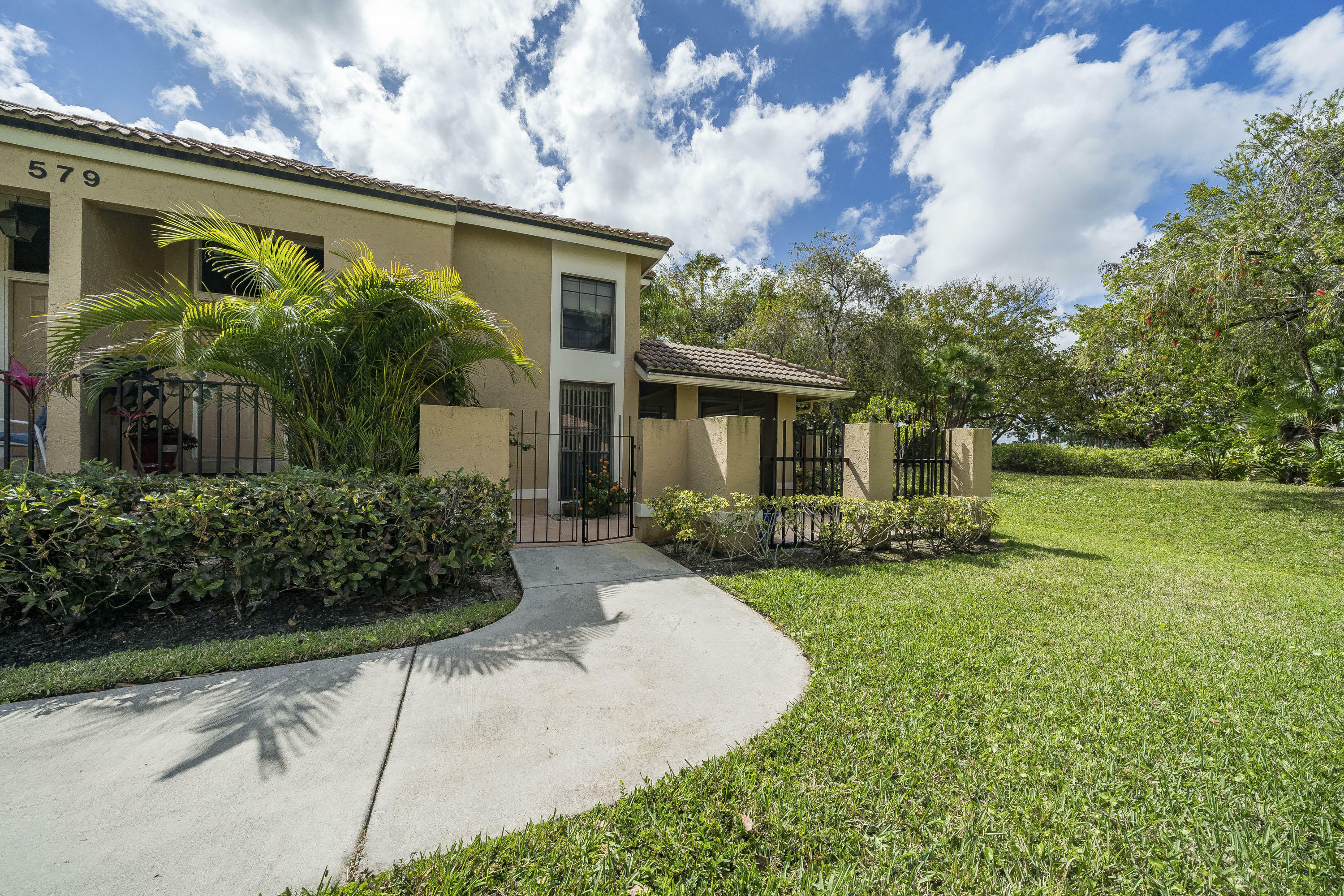 Property Photo:  579 Prestwick Circle 4  FL 33418 