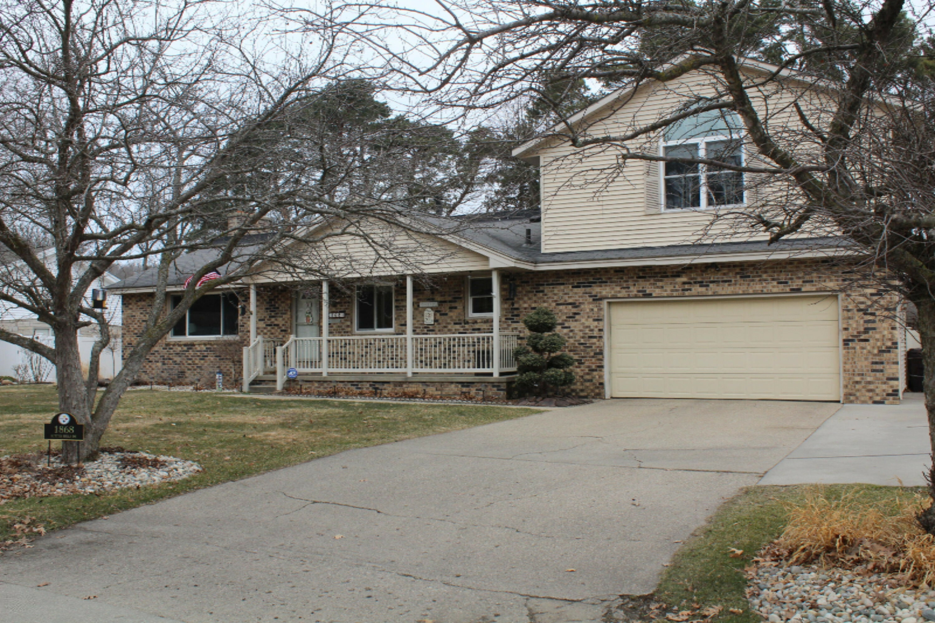 Property Photo:  1868 Ritter Hills Drive  MI 49441 