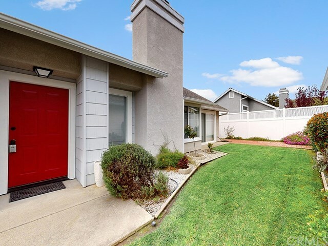 Property Photo:  931 Bluebell Way 15  CA 93401 