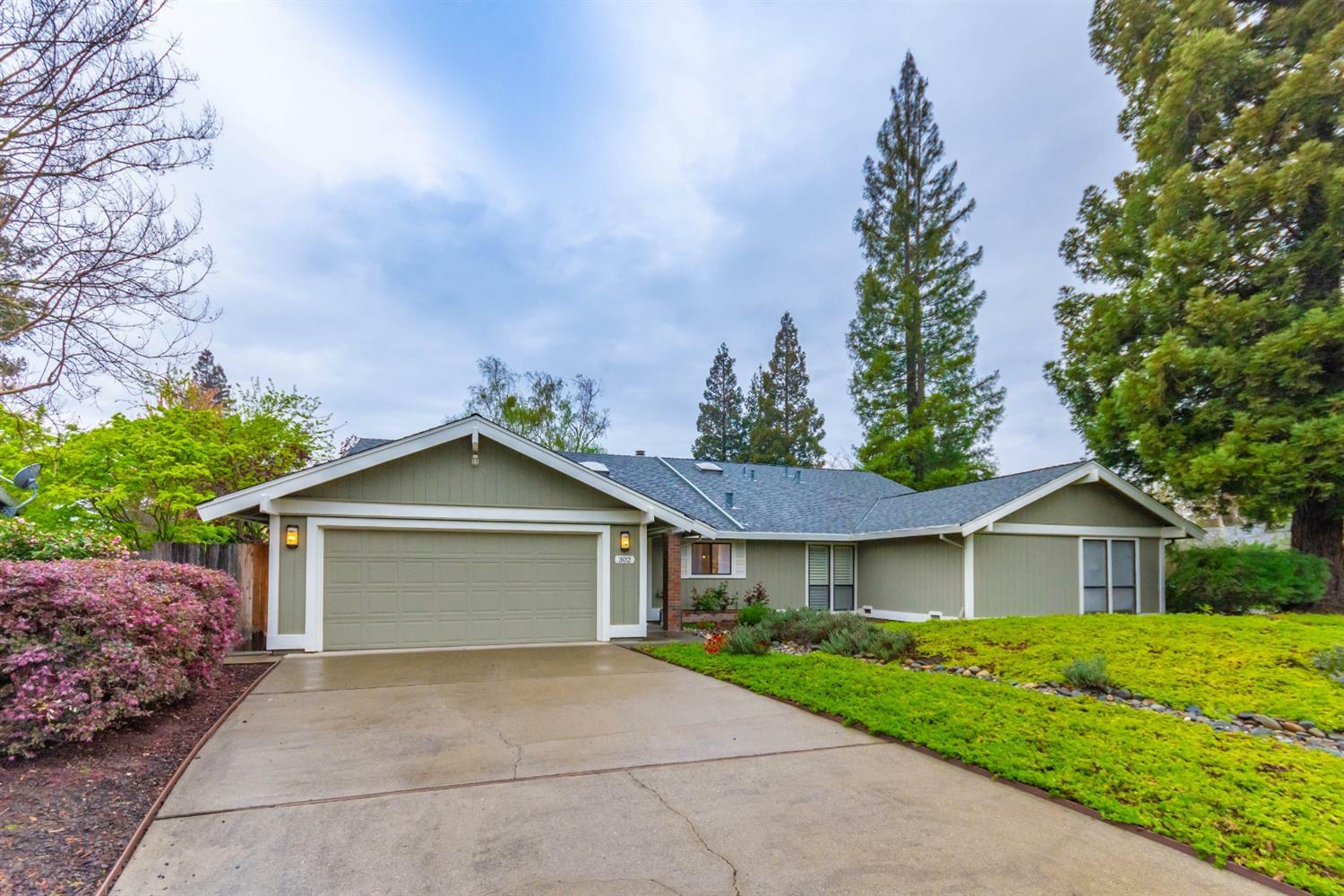 Property Photo:  302 Rivertree Way  CA 95831 