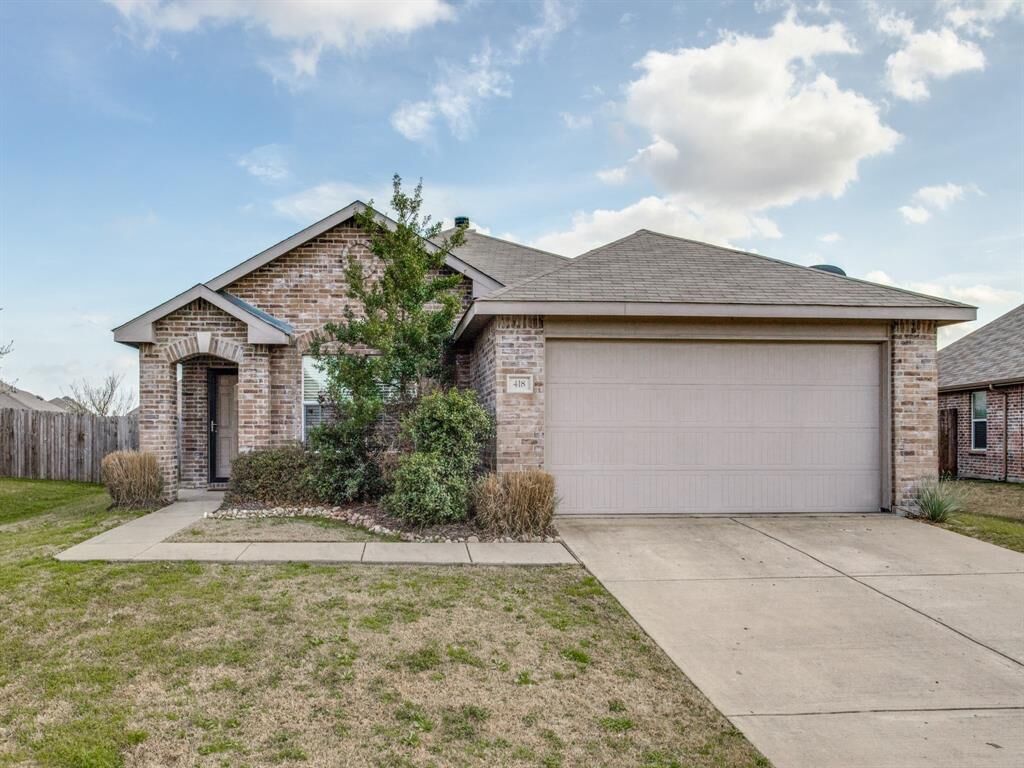 Property Photo:  418 Silver Leaf  TX 75087 