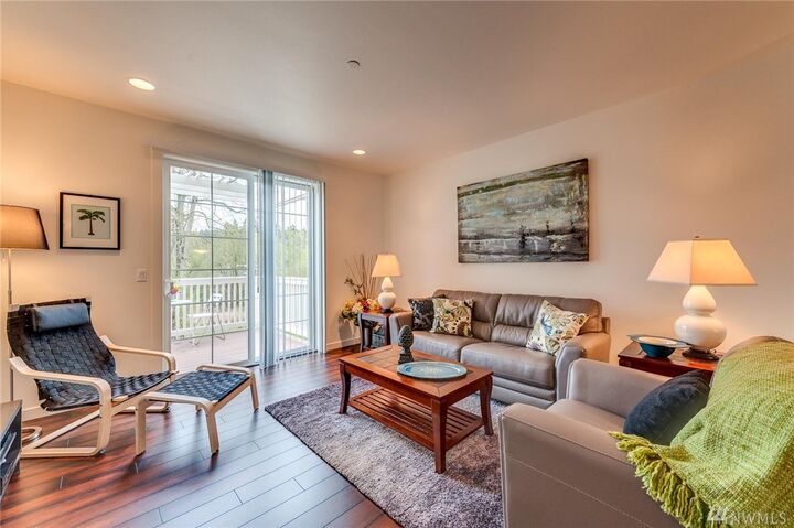 Property Photo: 7526 129th Place SE F-105 WA 98056