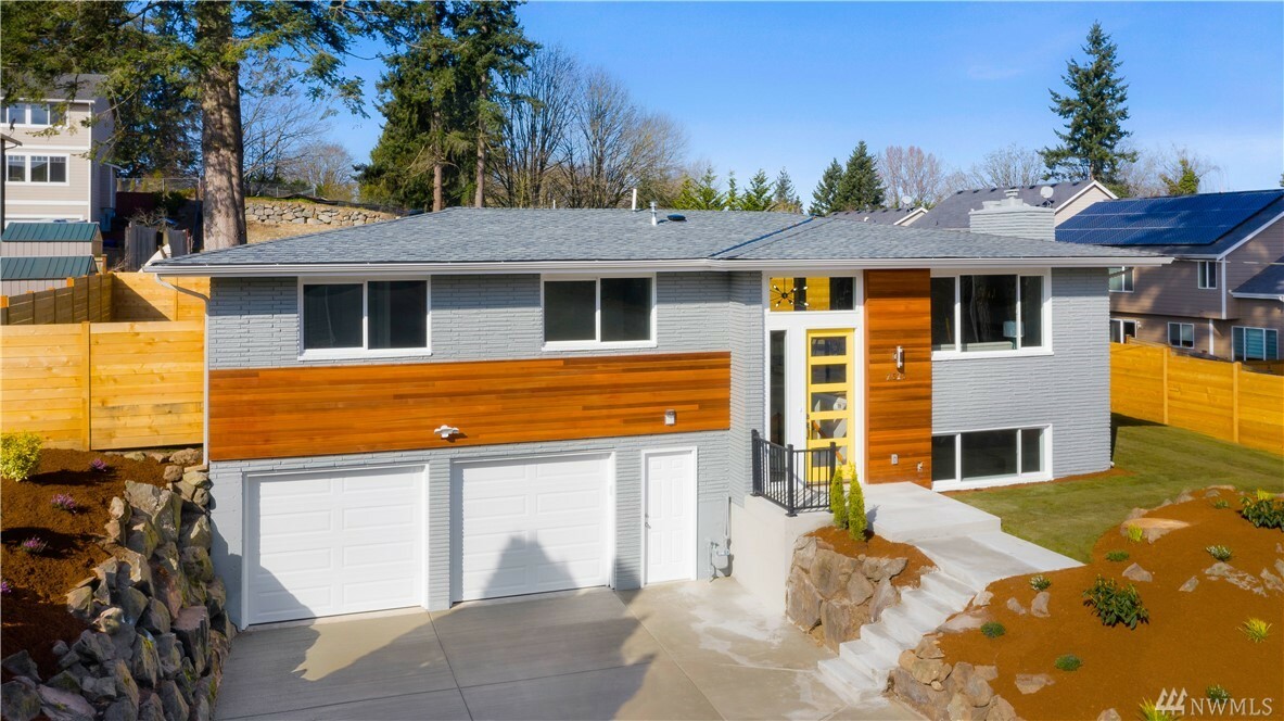 Property Photo:  2525 Aberdeen Ave NE  WA 98056 