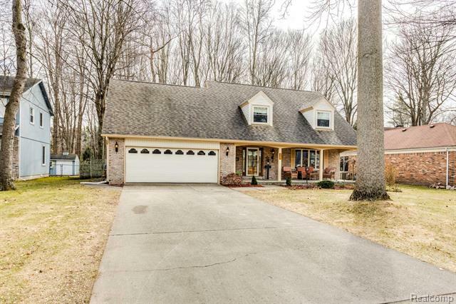 Property Photo:  4237 Quaker Hill Drive  MI 48059 