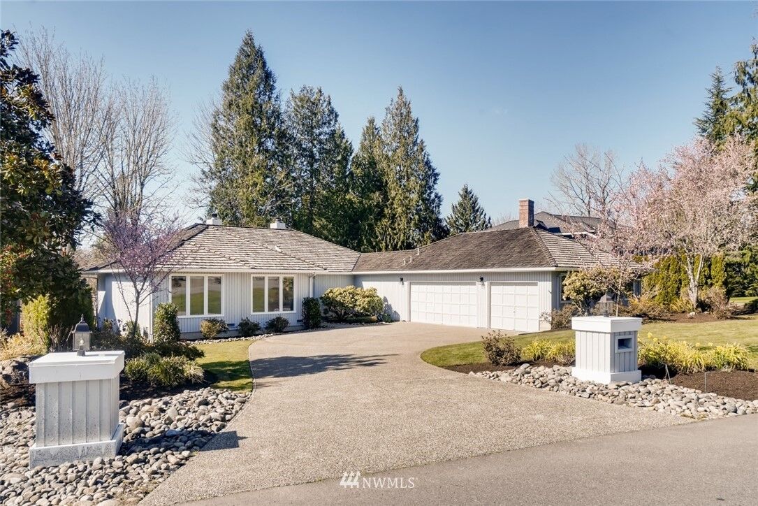 Property Photo:  14133  205th Avenue NE  WA 98077 