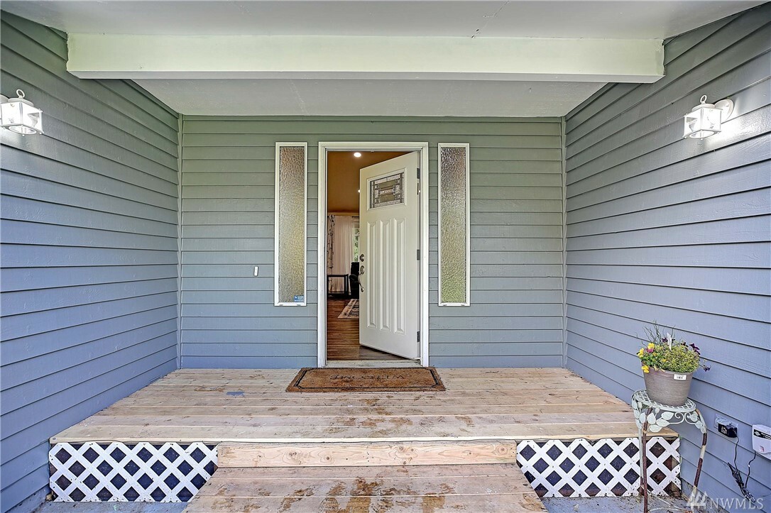 Property Photo: 7628 S Lake Ketchum Rd WA 98292