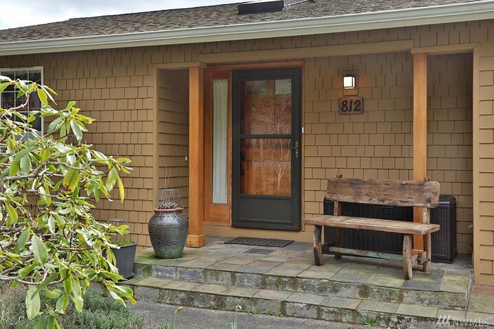 Property Photo:  812  Casino Drive  WA 98253 