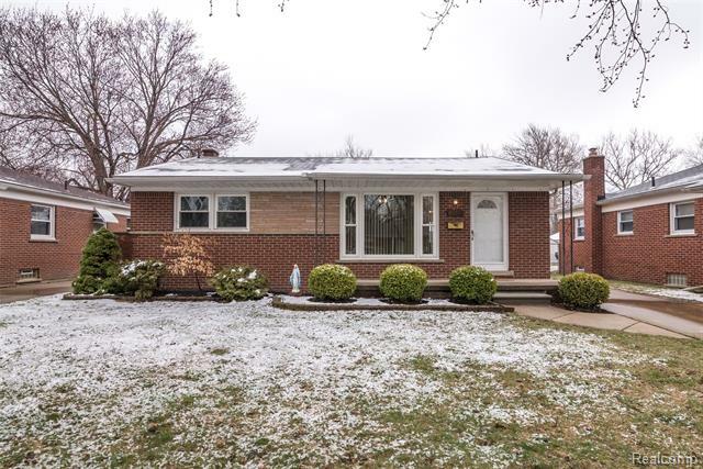 Property Photo:  8350 N Evangeline Street  MI 48127 