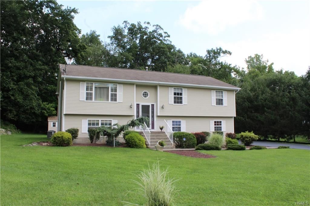 Property Photo:  4 Elizabeth Court  NY 10977 