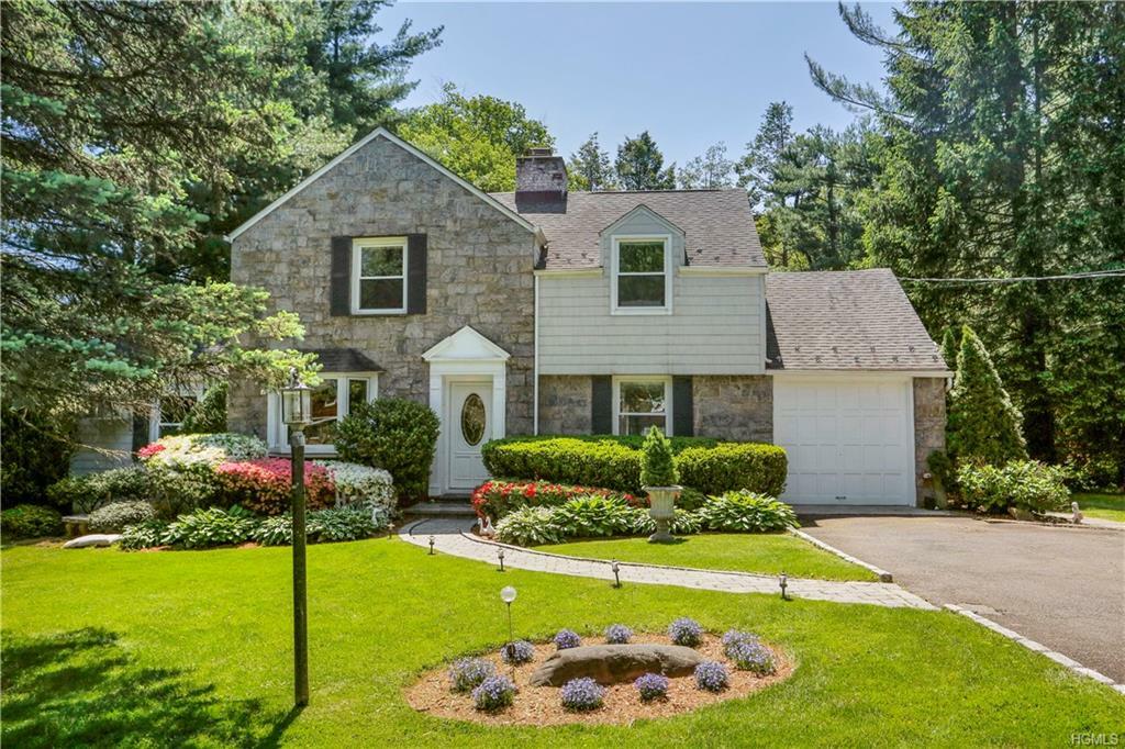 Property Photo:  425 Stratton Road  NY 10804 