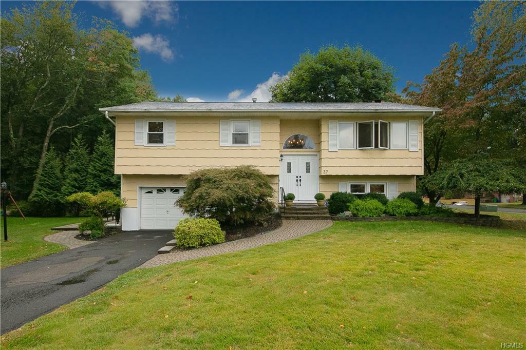 Property Photo:  37 Highlake Drive  NY 10984 