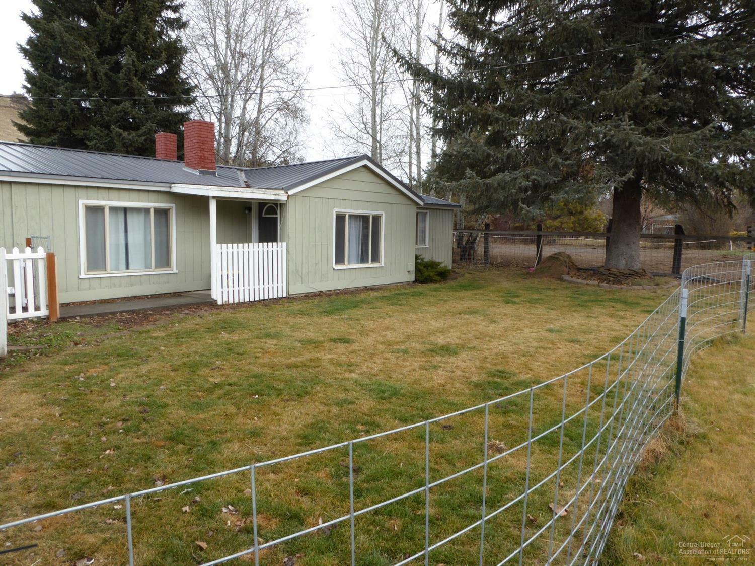 Property Photo:  2433 SE Paulina Highway  OR 97754 