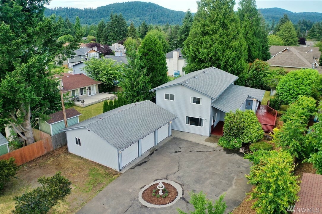 Property Photo:  2150 Union Ave NE  WA 98059 