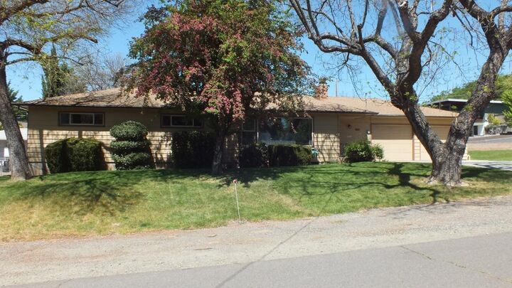 1725 Stratford  Medford OR 97504 photo