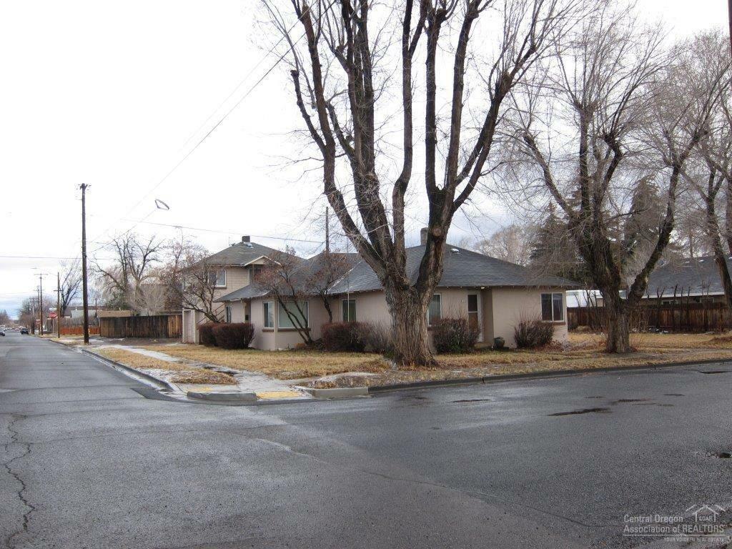 Property Photo:  1030 SW Cascade Avenue  OR 97756 