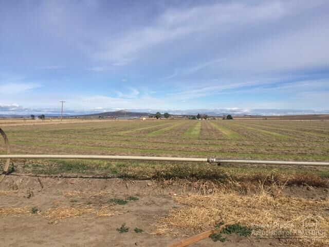 Property Photo:  204 Blue Grass Drive  OR 97734 