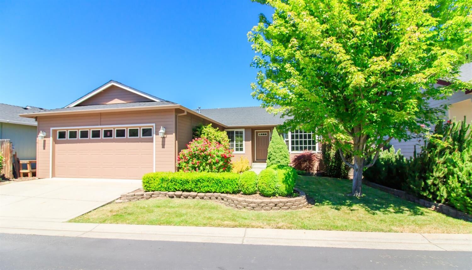 Property Photo: 288 Oak Valley Drive OR 97540