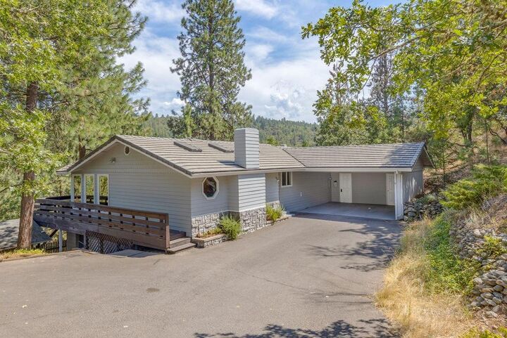 995 Applegate Street  Jacksonville OR 97530 photo