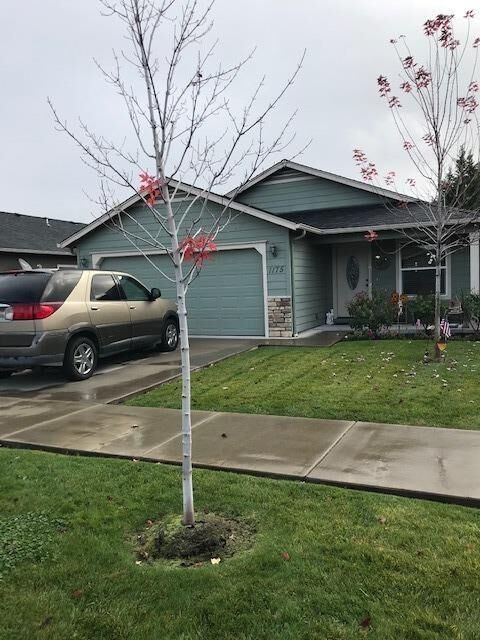 Property Photo: 1175 Peachwood Court OR 97501