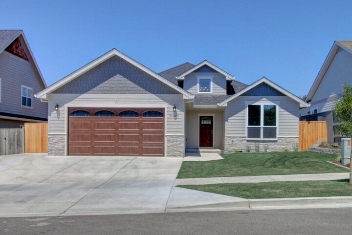 3805 Sherwood Park Drive  Medford OR 97504 photo