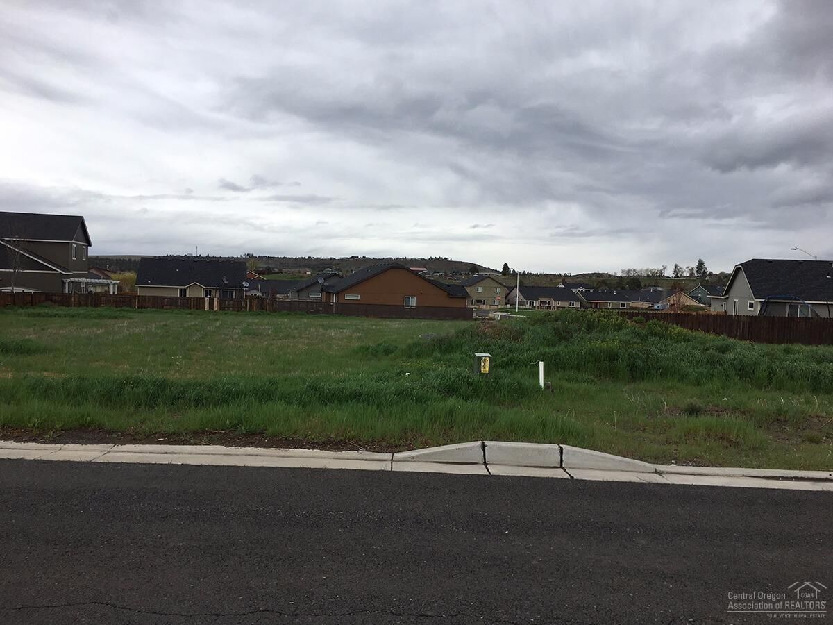 Property Photo:  7 NE Clearview Court  OR 97741 