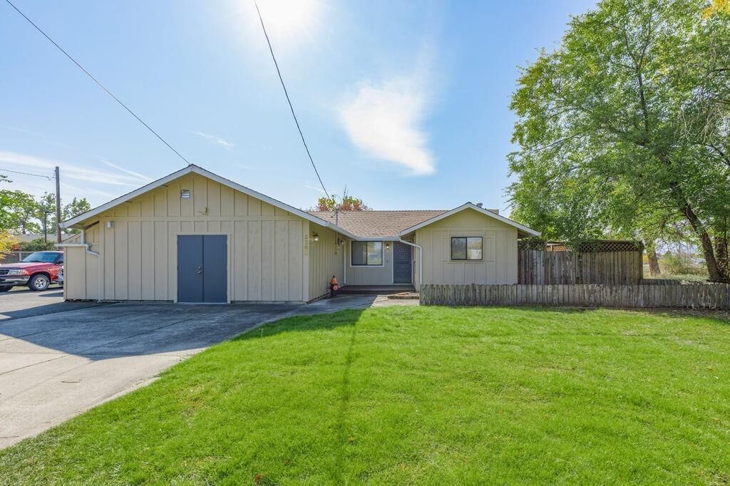 Property Photo: 2260 Roberts Road OR 97504