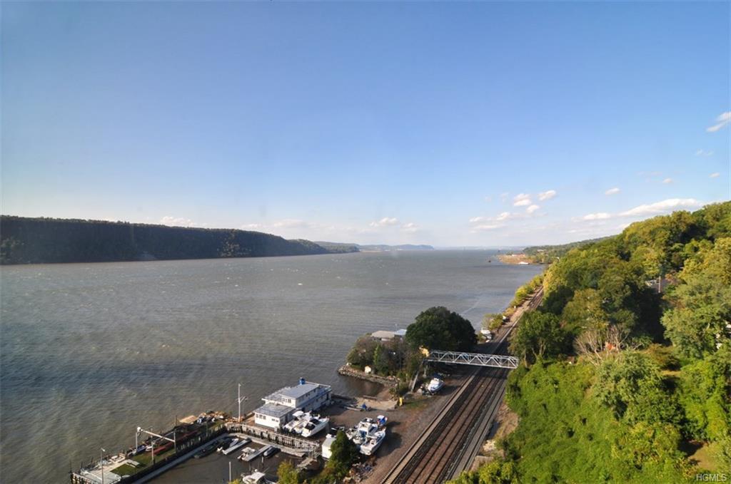 Property Photo:  1155 Warburton Avenue 5W  NY 10701 