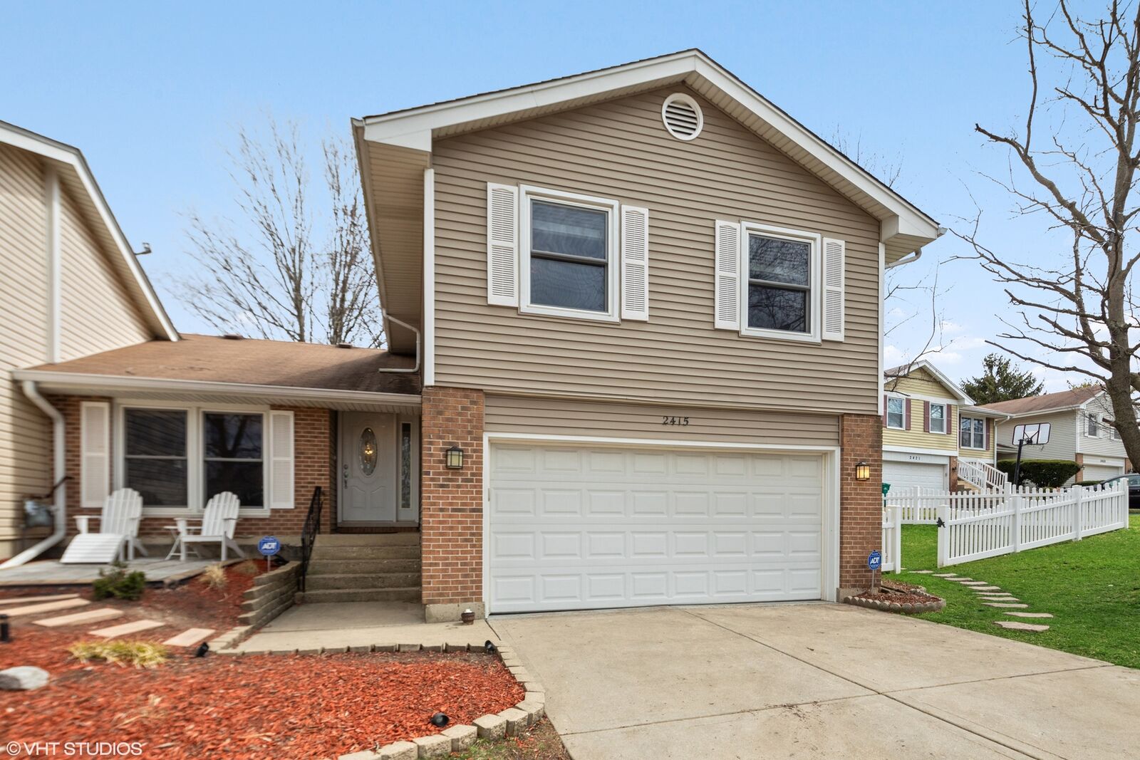 Property Photo: 2415 Royal Drive IL 60148