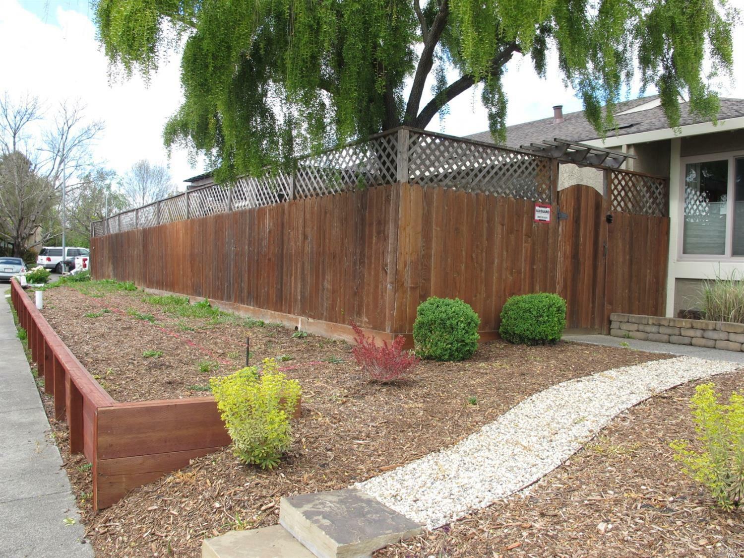 Property Photo:  204 Prince Albert Court  CA 94954 