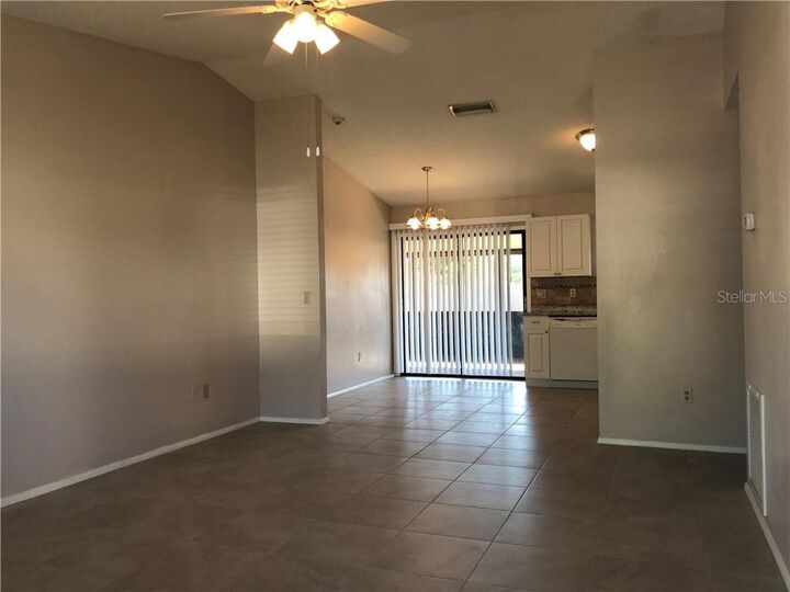 Property Photo:  1207 Hawley Court  FL 33594