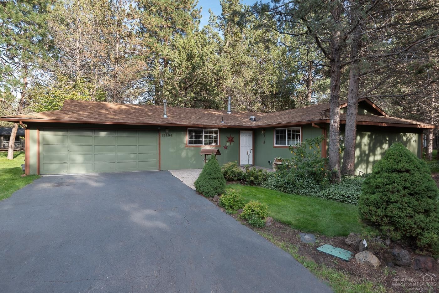 Property Photo: 61484 Maid Marian Court OR 97702