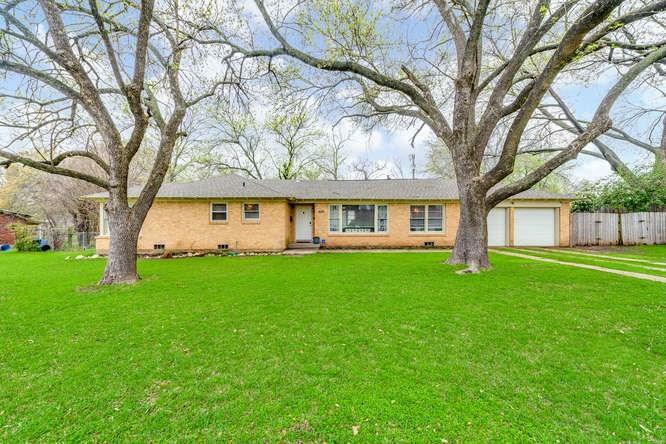 Property Photo: 3625 Kingsbury Avenue TX 76118