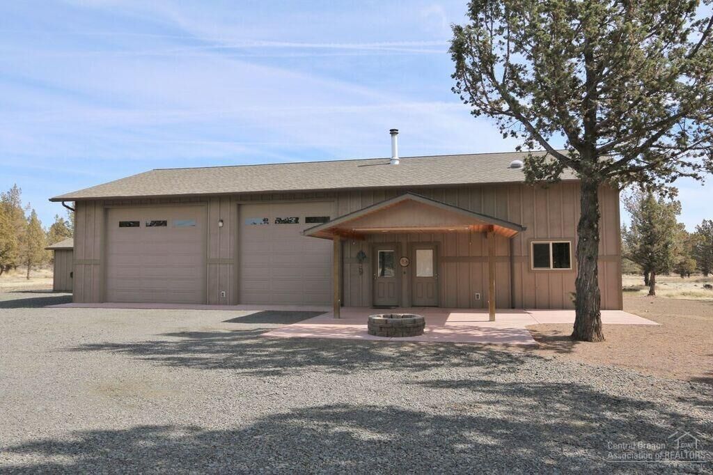 Property Photo: 6883 SW Lakeview Drive OR 97734