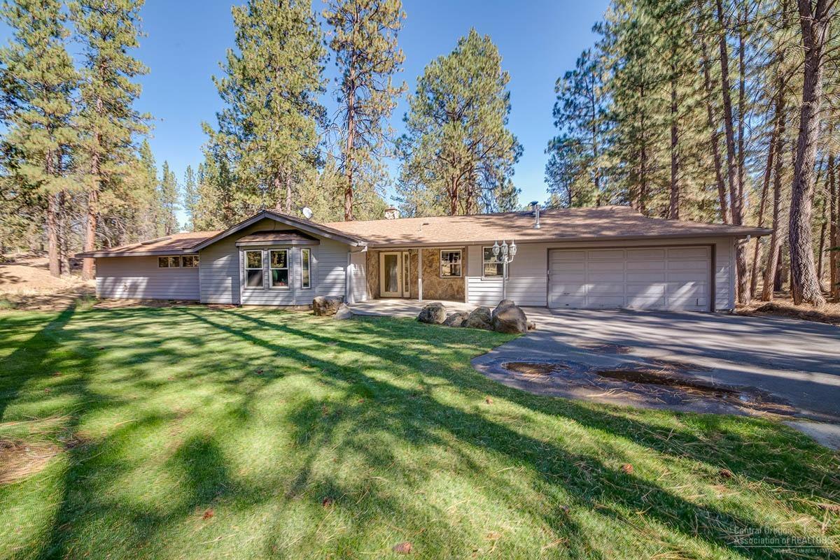 Property Photo: 63424 Saddleback Drive OR 97703