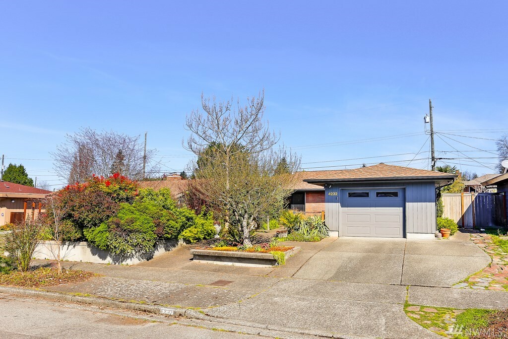 4232 NE 73rd St  Seattle WA 98115 photo